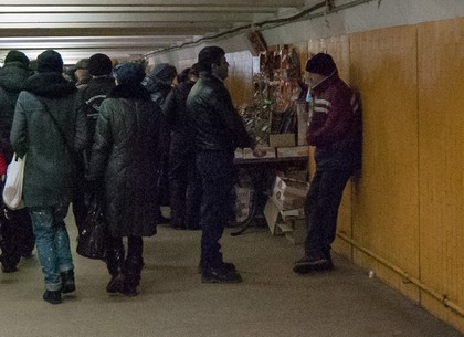 Харьковчане продолжают жаловаться на торговлю в метро