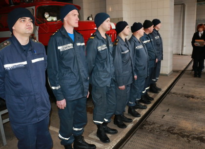 В Харькове наградили доблестных пожарных, спасших пятилетнего мальчика (ФОТО)