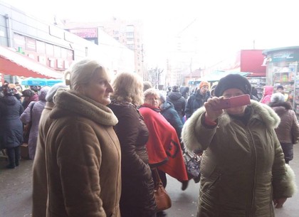 На Холодной Горе напали на женщину-волонтера с криками «Бей майданутых» (ФОТО, ВИДЕО)