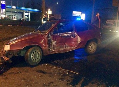 На проспекте Гагарина пьяный водитель протаранил светофор (ФОТО)