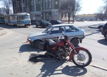 На Плехановской водитель подрезал мотоциклиста: мужчина попал в больницу (ФОТО)