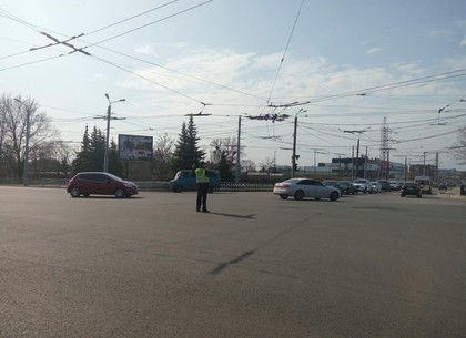 На перекрестке напротив ХАЗа не работает светофор