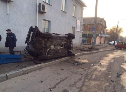 На Александровском проспекте перевернулся Mercedes с пьяным водителем (ФОТО)
