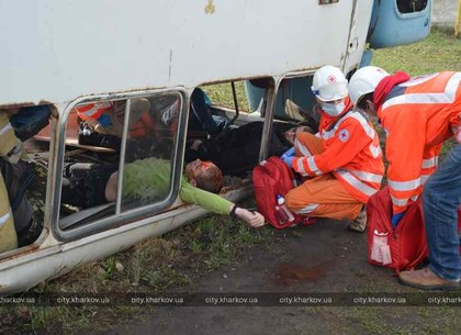 В Харькове будущие спасатели отрабатывали действия при чрезвычайных ситуациях (ФОТО)