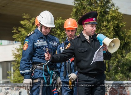 Харьковские спасатели провели для учителей мастер-класс по правилам безопасности (ФОТО)