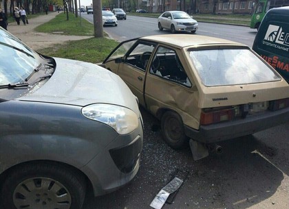 ДТП на Героев Сталинграда: «Таврия» влетела в Renault и «отфутболила» его в Fiat