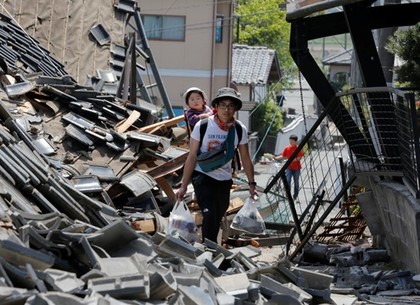 Землетрясение в Японии: более тысячи пострадавших (ФОТО)