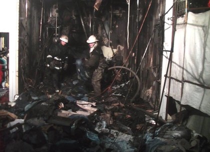 Харьковские спасатели несколько часов боролись в огнем на «Барабашово» (Официально)