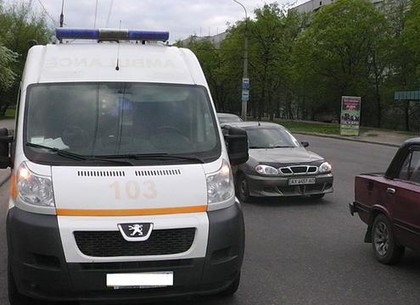 В Харькове под колеса «скорой» попал пешеход