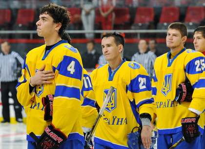 Сборная Украины по хоккею сделала шаг к возвращению в элиту