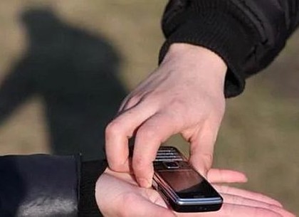 Харьковчанин, отбивший телефоны у подростков, сядет на шесть лет