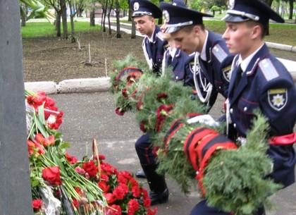 В Харькове будущие полицейские почтили память чернобыльцев