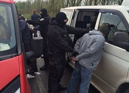 Харьковские и луганские бандиты обкладывали данью автоперевозчиков в зону АТО - СБУ