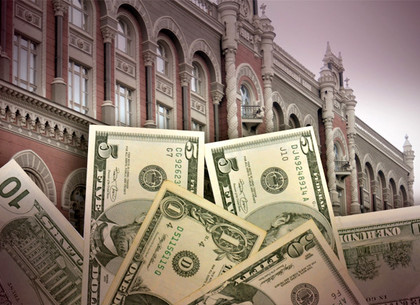 НБУ отменил обязательную продажу валюты, полученную в кредит