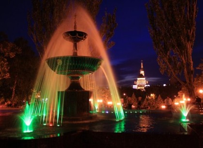 В Харькове заработали фонтаны