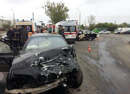Жуткая авария на Салтовке: пострадало пять человек (ФОТО)