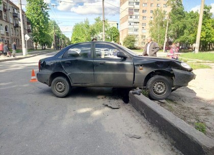 На ХТЗ столкнулись Daewoo и «ВАЗ» (ФОТО)