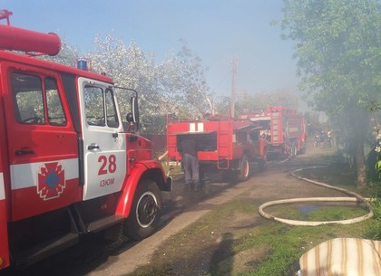 На Харьковщине произошел пожар в домовладении из-за горевшего мусора (ФОТО)