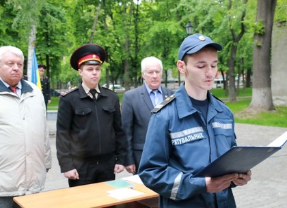 Новые спасатели принесли присягу в Сквере пожарных (ФОТО)