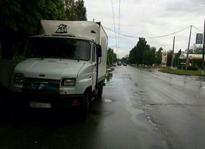 В Харькове под колеса грузовика попал ребенок