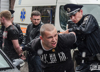В прокуратуре заявили, что нападавших 9 мая на копа в Харькове не задерживали