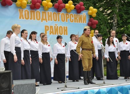 В сквере Тиволи ветеранов Холодногорского района поздравили с Днем Победы (ФОТО)