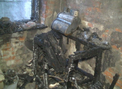 В Индустриальном районе Харькова на пожаре погибли два человека (ФОТО)
