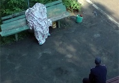 Сидящий на скамейке труп обнаружили в районе Одесской (ФОТО)