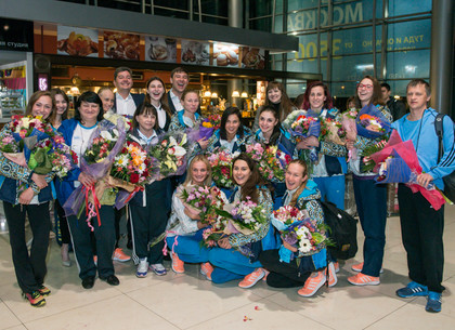 В харьковском аэропорту встретили «звезд» чемпионата Европы по синхронному плаванию