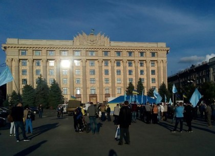 На площади Свободы почтили память депортированных крымских татар