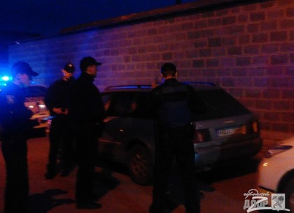 Активисты «ГромВарти» мешали копам отвезти автомобиль без документов на штрафплощадку