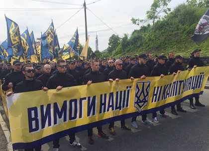 Харьковские активисты возглавили колонну на марше «Азова» в Киеве (ФОТО, Трансляция)