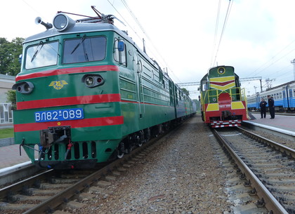 Железнодорожники похвастались модернизированными поездами (ФОТО)