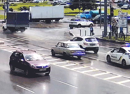 Полицейский Prius попал в ДТП на проспекте Гагарина (ВИДЕО)