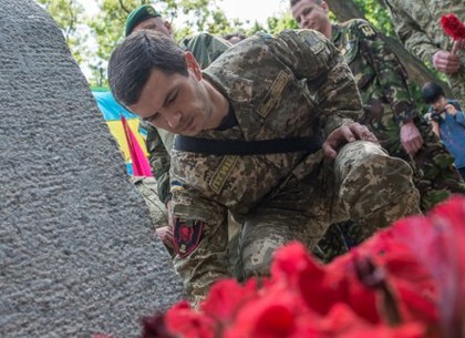 «Киборги» заложили капсулу на месте будущего памятника бойцам АТО (ФОТО)