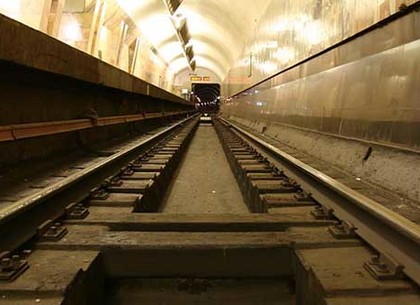 Харьковчанин сиганул под поезд в метро из-за несчастной любви (ФОТО)