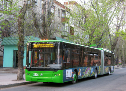 В Харькове обстреляли троллейбус из дробовика