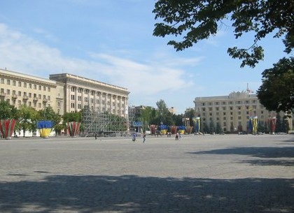 Фан-зона на месяц ограничит движение по площади Свободы