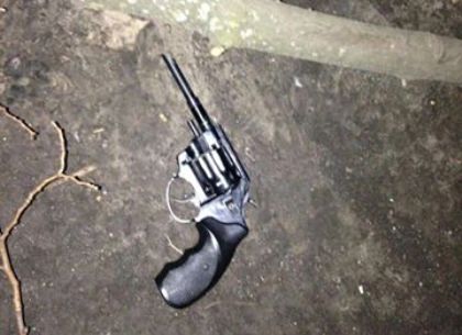 На Салтовке копы задержали грабителей, ударивших жертву пистолетом по голове (ФОТО)