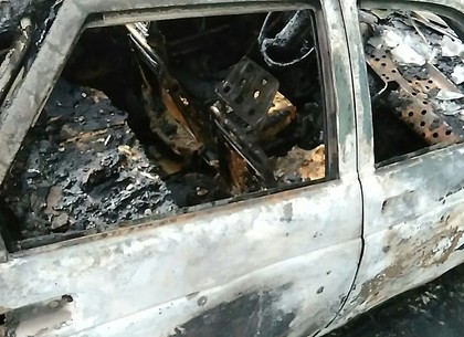 На Салтовке дотла сгорели две легковушки (ФОТО)