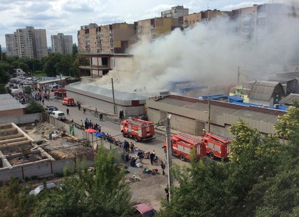 На Одесской горели торговые павильоны на рынке (ФОТО)