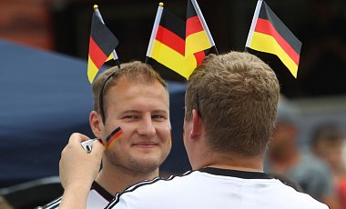 Евро-2016: Немцы напали на украинских фанатов сразу после матча