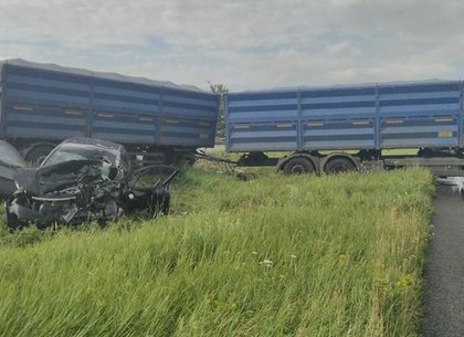 В столкновении грузовика и Toyota на Харьковщине погибли два человека (ФОТО)