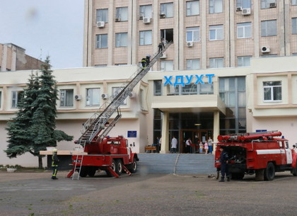 Из харьковского вуза эвакуировали триста человек (ФОТО)