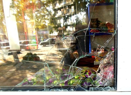 Харьковчанин ночью разбил двери магазина, чтобы добраться до водки