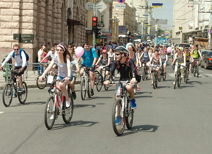 Велопарад «Девочки в полосочку» в Харькове