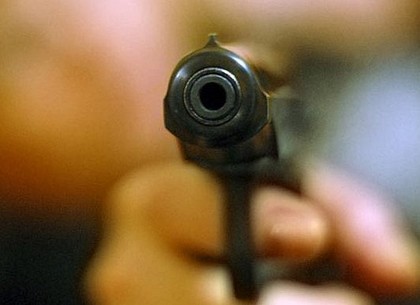 Возле клуба «Аризона» полицейский открыл стрельбу во время конфликта с харьковчанами