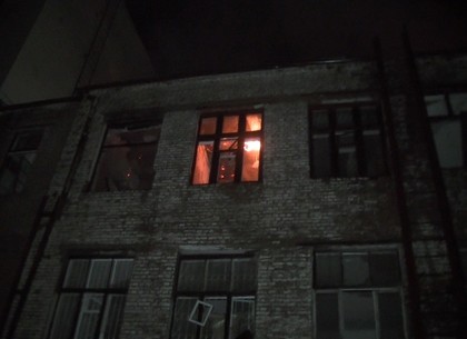 На Московском проспекте горело заброшенное здание (ФОТО)