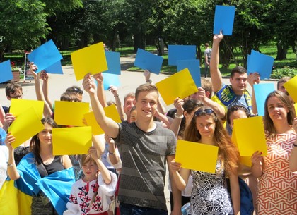 «Живой» флаг Украины в саду Шевченко