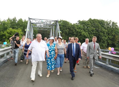 Райнин открыл мост меж двух районов Харьковщины